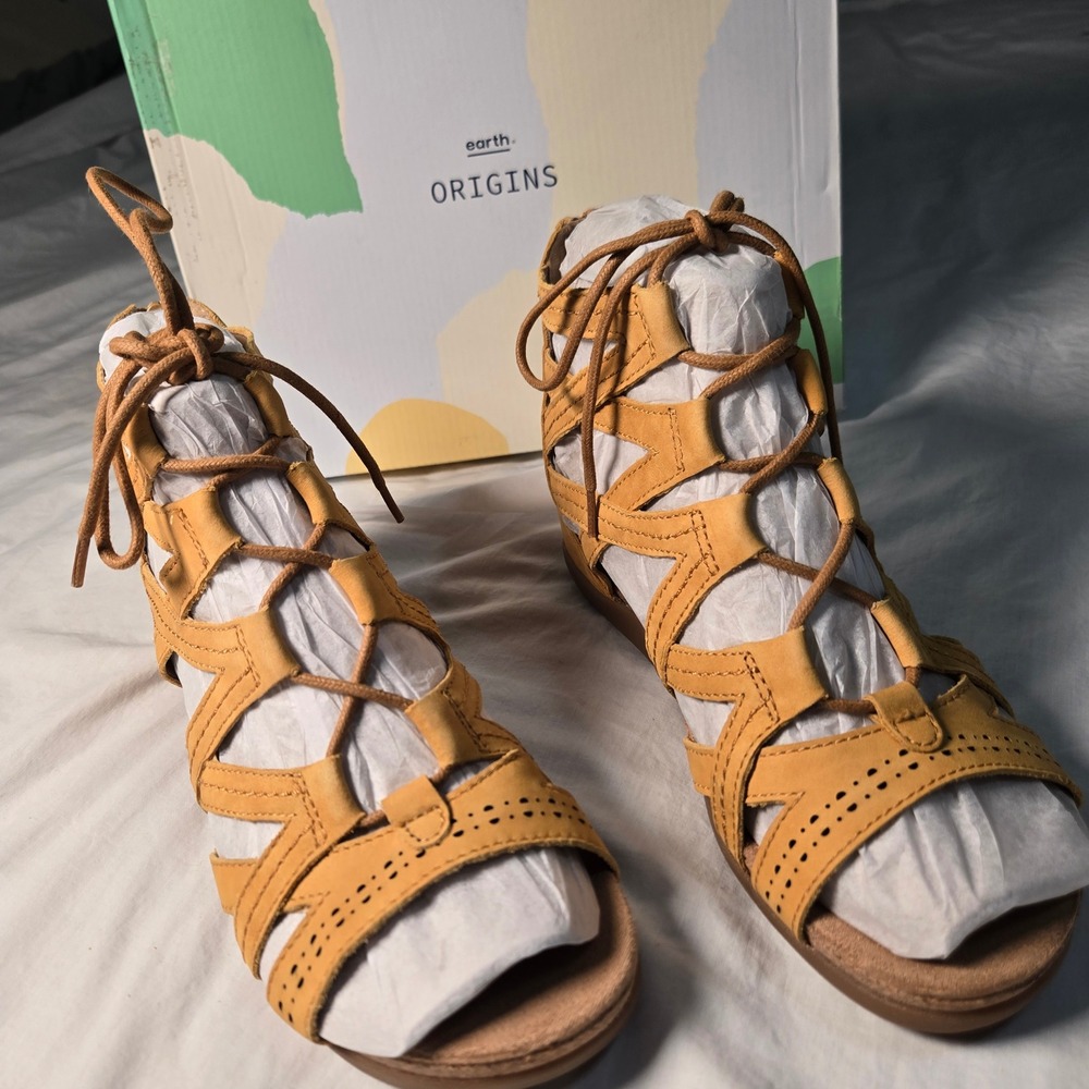 Earth Origins Corie Wide Amber Yellow Nubuck Gladiator Sandals 8W 7207806WWBCK - Picture 6 of 7